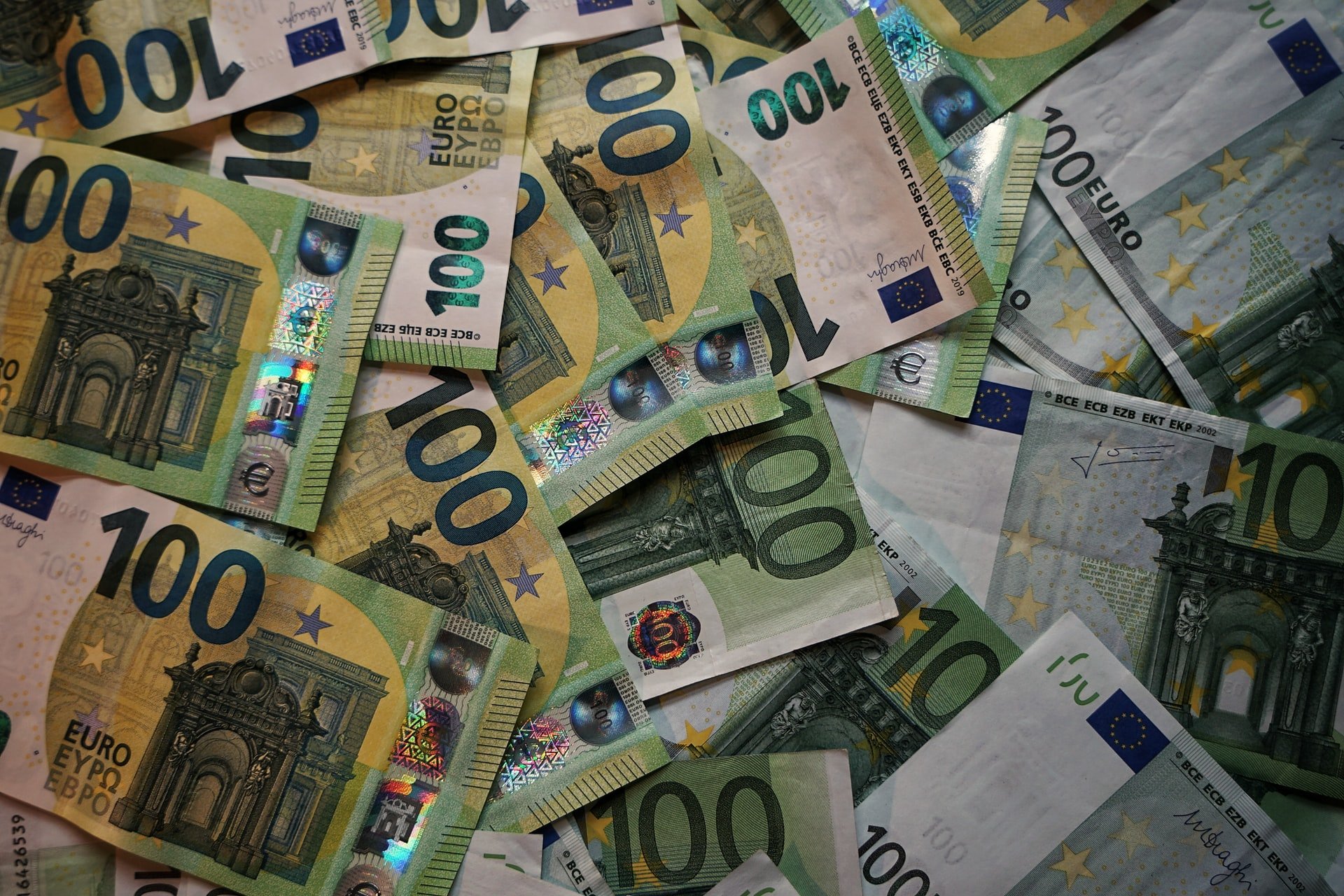 A pile of 100 Euro notes.